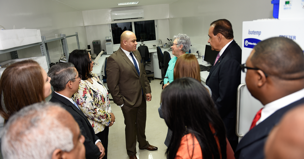 Institute Director Dr. Robert Paulino (center) offers the Minister of Health and others a tour of the new Institute.